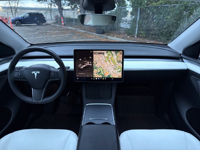 Used 2025 Tesla Model Y Long Range RWD image 11