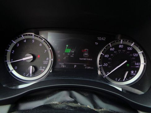 Used 2022 Toyota Highlander XLE AWD/4WD image 11