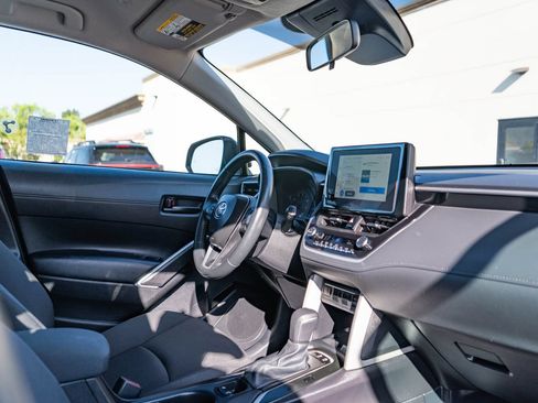 Certified 2025 Toyota Corolla Cross LE FWD image 22