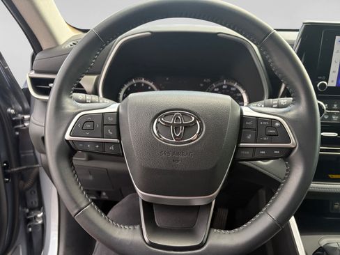 Used 2023 Toyota Highlander XLE FWD image 13