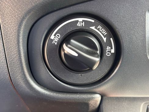 Used 2022 Nissan Frontier PRO-4X w/ Technology Package image 27