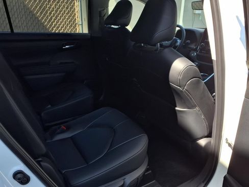 Certified 2026 Toyota Highlander XLE AWD/4WD image 23