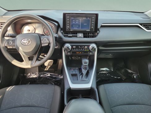 Used 2022 Toyota RAV4 XLE w/ Convenience Package FWD image 10