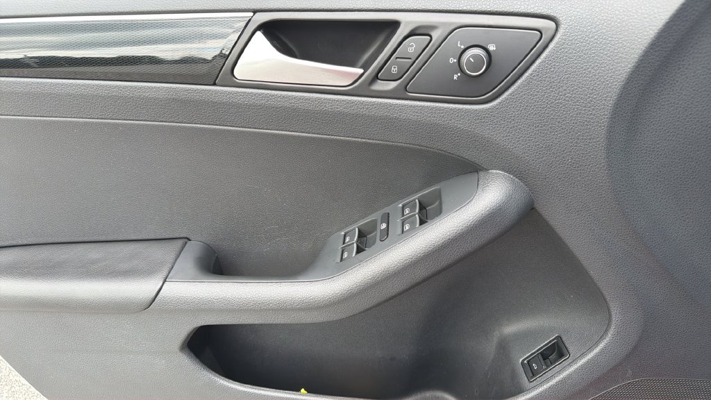 Used 2017 Volkswagen Jetta SEL FWD image 21