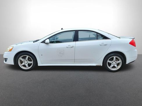 Used 2009 Pontiac G6 Sedan w/ Sport Package 2 FWD image 2