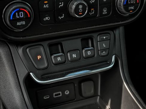 Used 2021 GMC Terrain SLE w/ Driver Convenience Package FWD image 26