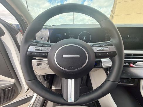 Used 2025 Hyundai Tucson Limited image 16