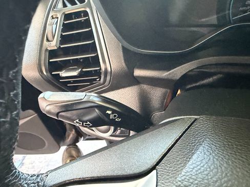 Used 2018 Ford C-MAX SE FWD image 12