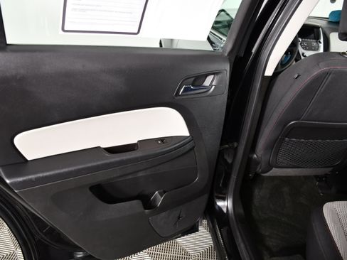 Used 2017 Chevrolet Equinox LS FWD image 43