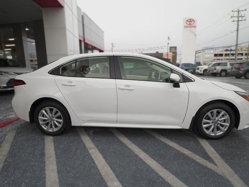 Certified 2025 Toyota Corolla XLE image 6