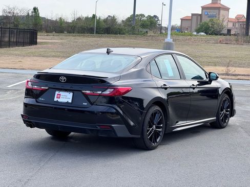 Used 2025 Toyota Camry SE image 22
