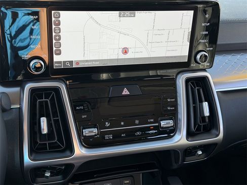 Used 2022 Kia Sorento S image 17
