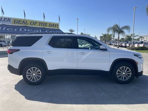 Used 2023 Chevrolet Traverse LT image 9