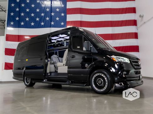 Used 2024 Mercedes-Benz Sprinter 3500 image 37