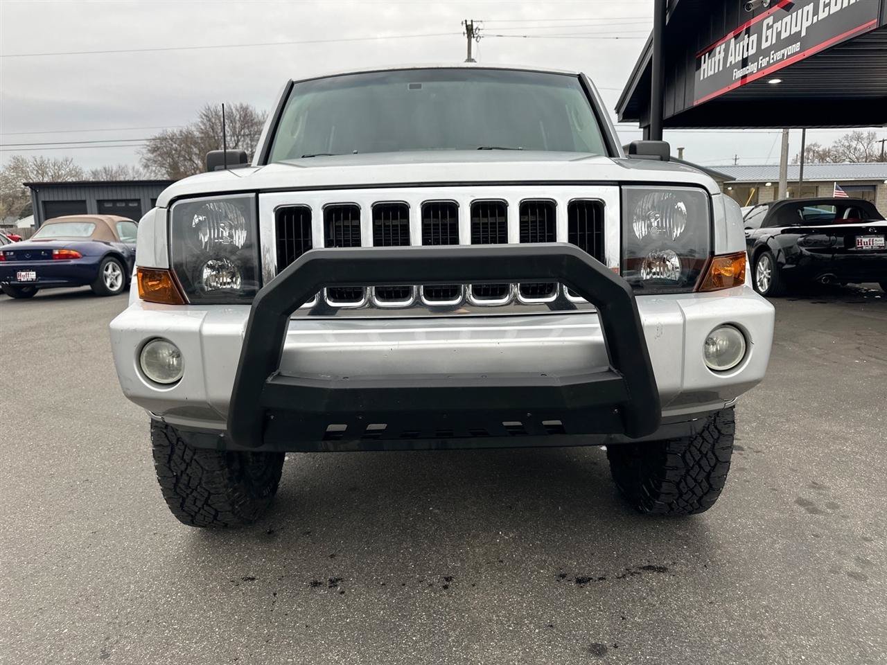 Used 2006 Jeep Commander Limited AWD/4WD image 3