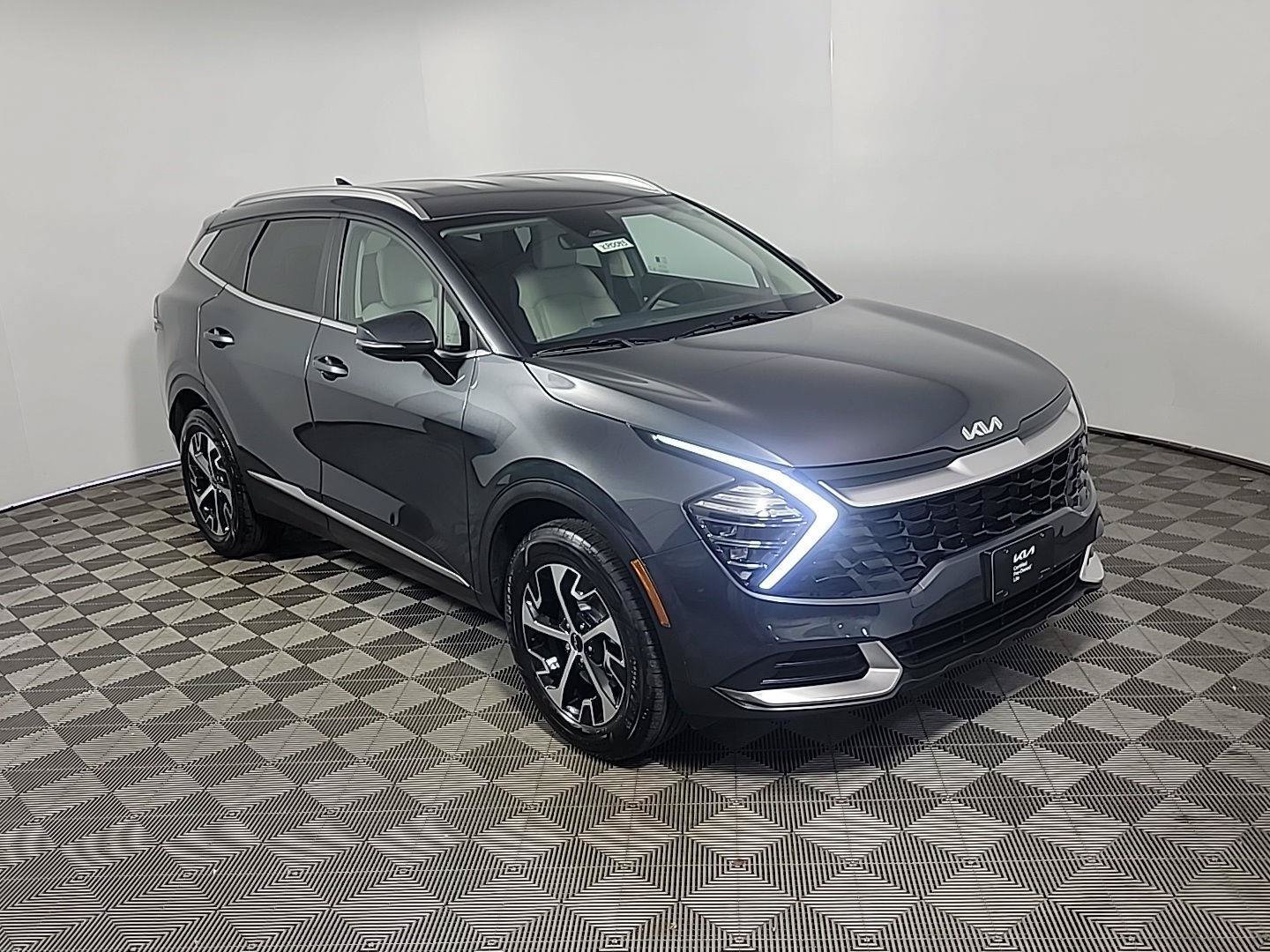 Certified 2024 Kia Sportage EX AWD/4WD image 2