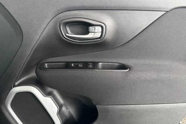 Used 2020 Jeep Renegade Sport FWD image 19