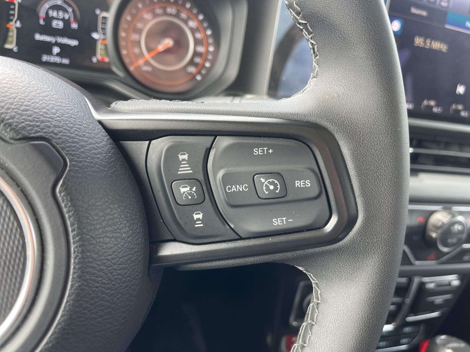 Used 2026 Jeep Gladiator Mojave AWD/4WD image 27