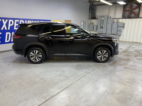 Used 2024 Nissan Pathfinder SL image 8