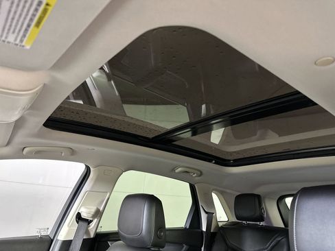 Used 2018 Cadillac XT5 Luxury w/ Driver Awareness Package image 22