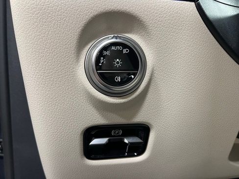 Used 2025 Mercedes-Benz C 300 4MATIC Sedan image 19