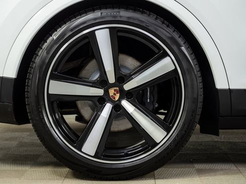 New 2026 Porsche Cayenne Coupe AWD/4WD image 40