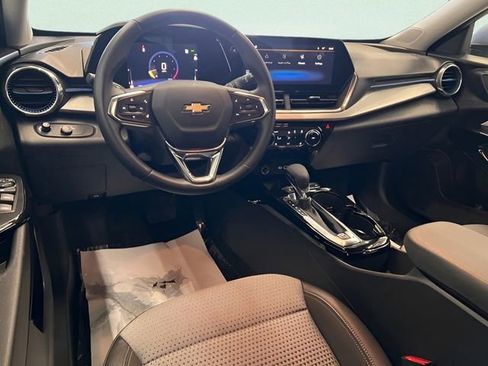 Used 2025 Chevrolet Trax LT w/ LT Convenience Package FWD image 20