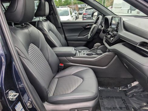 Used 2022 Toyota Highlander XSE AWD/4WD image 12