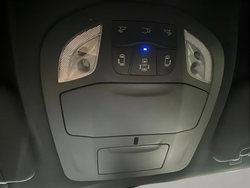 Used 2023 Chrysler Pacifica Touring FWD image 14