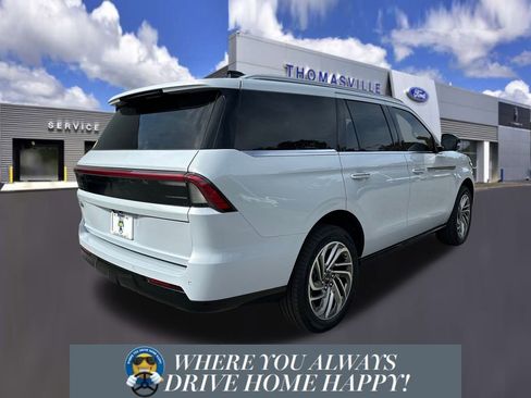 New 2026 Lincoln Navigator Reserve image 3