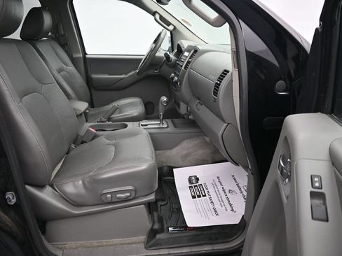 Used 2012 Nissan Frontier SL AWD/4WD image 13