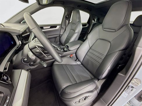 Certified 2024 Porsche Cayenne Coupe image 5