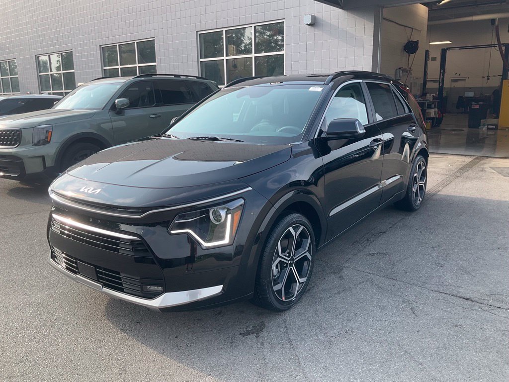 Used 2025 Kia Niro EX Touring FWD image 3