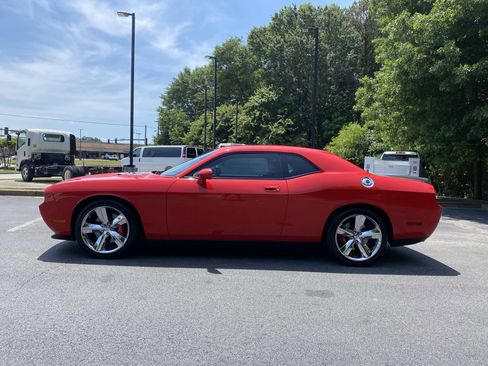 Used 2009 Dodge Challenger SRT8 w/ SRT Option Group II RWD image 6