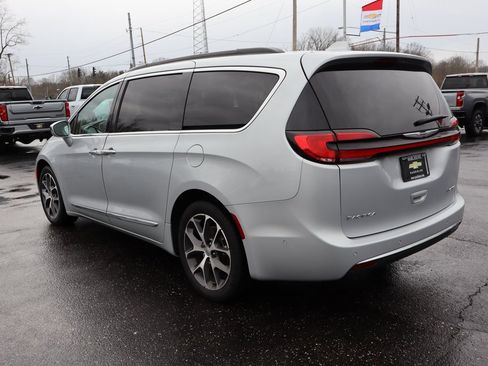 Used 2022 Chrysler Pacifica Limited image 44