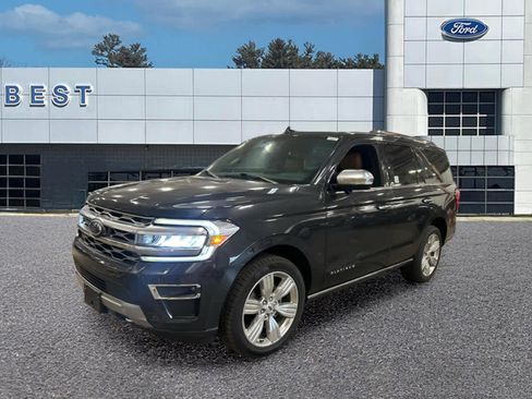 Used 2023 Ford Expedition Platinum AWD/4WD image 2
