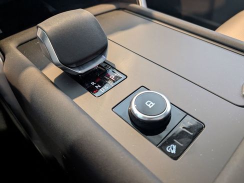 New 2026 Land Rover Discovery Limited Edition image 24