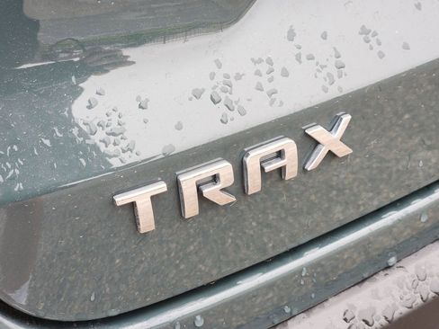 Used 2025 Chevrolet Trax LT FWD image 12
