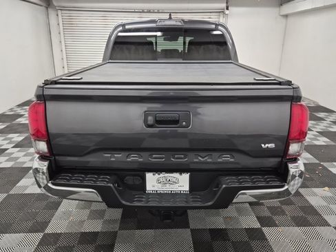 Used 2020 Toyota Tacoma 2WD Double Cab image 5