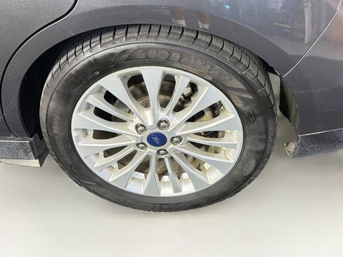 Used 2017 Ford C-MAX Energi SE w/ Cold Weather Package FWD image 11