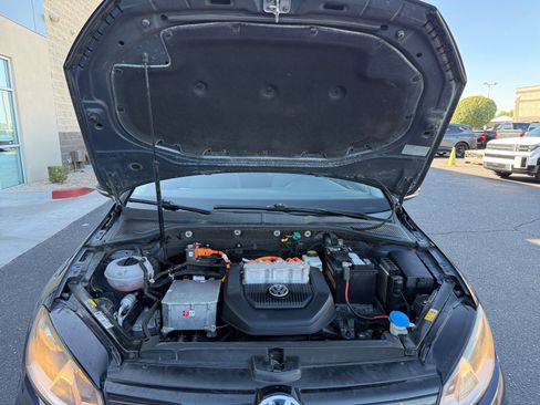 Used 2016 Volkswagen e-Golf SE image 22