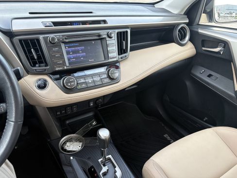 Used 2015 Toyota RAV4 Limited w/ Technology Package AWD/4WD image 9