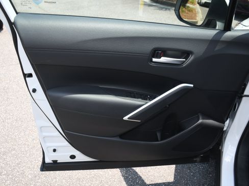 Certified 2024 Toyota Corolla Cross XLE w/ Convenience Package FWD image 10