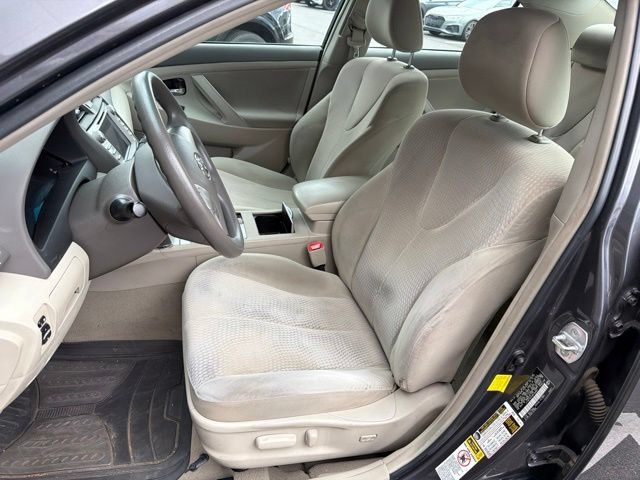 Used 2011 Toyota Camry LE w/ LE Extra-Value Pkg FWD image 5