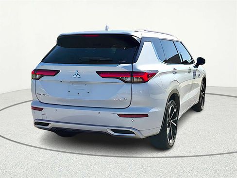 Used 2024 Mitsubishi Outlander 4WD Plug-In Hybrid image 6