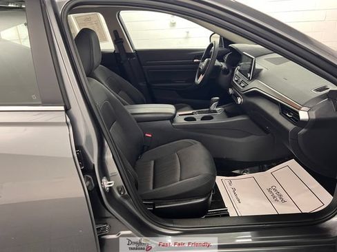 Used 2025 Nissan Altima 2.5 SV FWD image 36