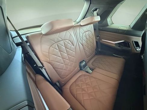 Used 2024 BMW X7 xDrive40i w/ Premium Package AWD/4WD image 36