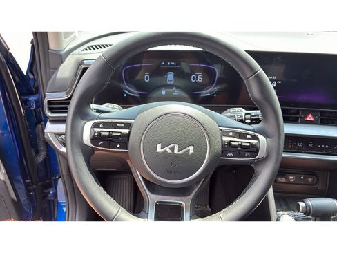 Used 2025 Kia Sportage EX FWD image 18