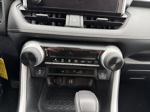 Used 2023 Toyota RAV4 LE image 19