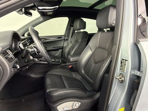 Certified 2024 Porsche Macan AWD/4WD image 5